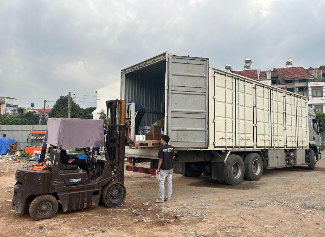 Xe tải thùng kín bảo vệ hàng hóa khỏi tác động từ môi trường