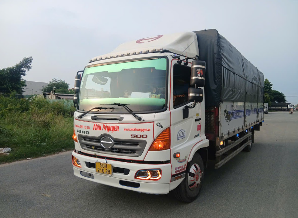 Dịch vụ cho thuê xe tải 8 tấn chở hàng tại Vận Tải Hữu Nguyên có gì đặc biệt? 