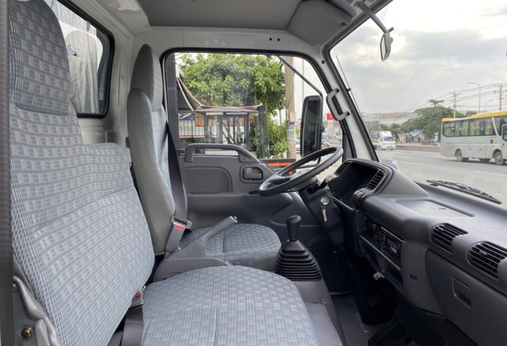 Khoang cabin trong xe tải