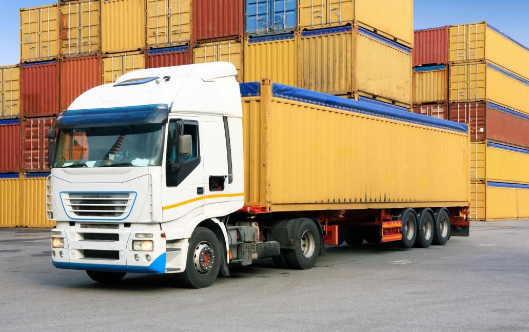 Vận tải hàng hóa là việc di chuyển hàng hóa từ vị trí này sang vị trí khác