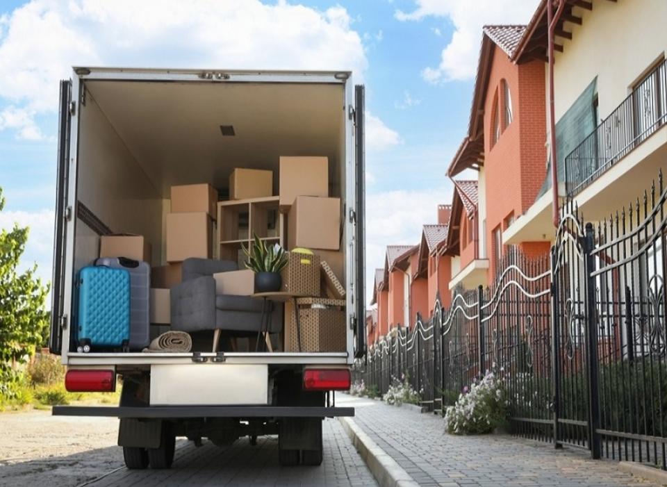 Việc tìm hiểu trước khi thuê xe tải chuyển nhà để tránh những rủi ro và phát sinh chi phí