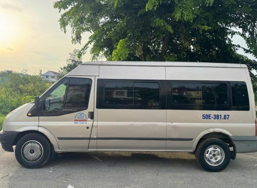 Xe tải van nhỏ gọn, thuận tiện di chuyển