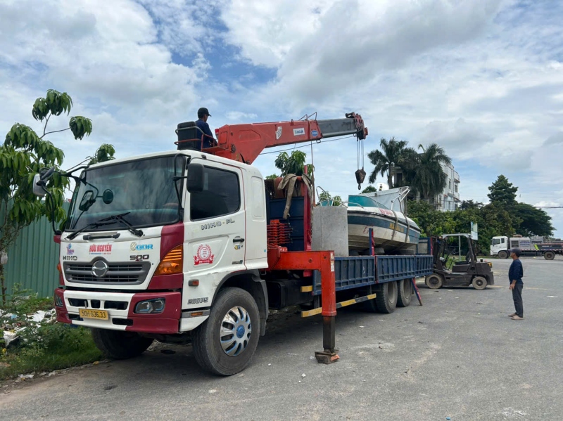 Dịch vụ cho thuê xe cẩu đi Bến Tre của Vận tải Hữu Nguyên